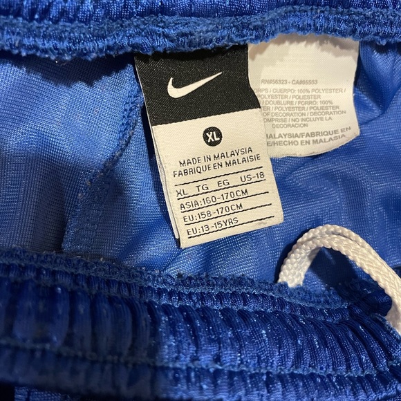 Nike Basketball Shorts - Picture 3 of 4